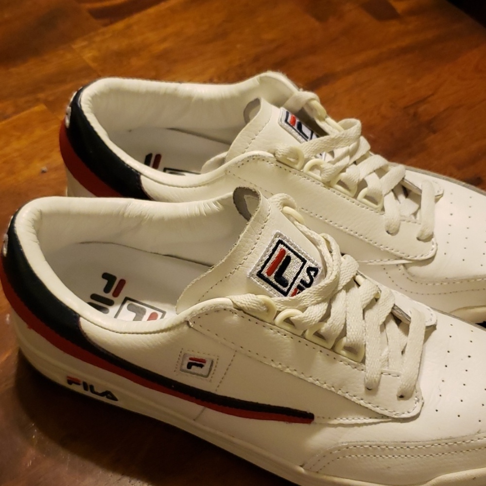 Mens sz 10 Fila low top sneaker